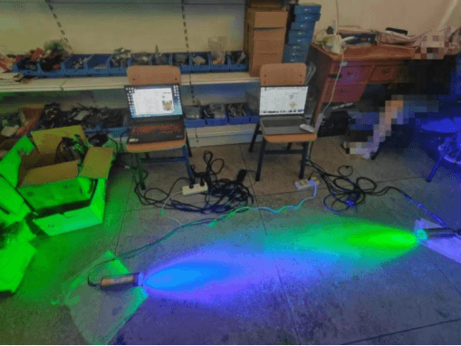 大功率 LED 照明灯一体化驱动电路