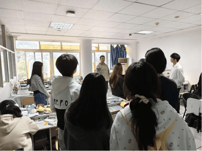 E点工作室顺利开展工作室参观活动